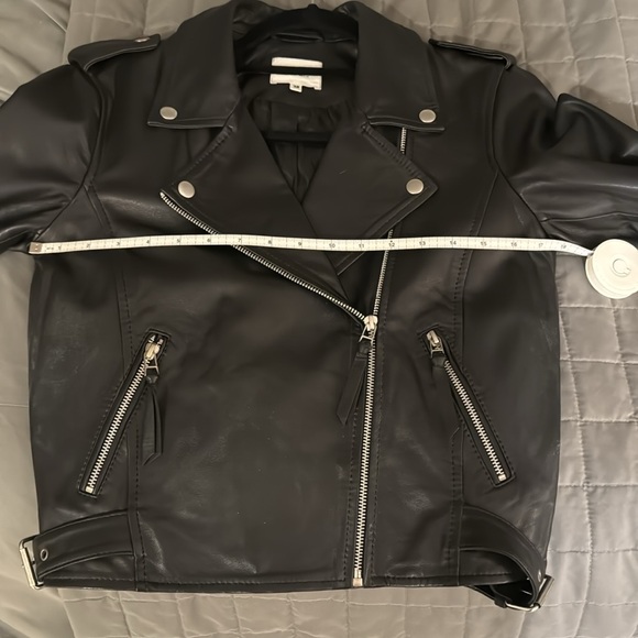 Sezane Zig Black Leather Jacket - Picture 13 of 13